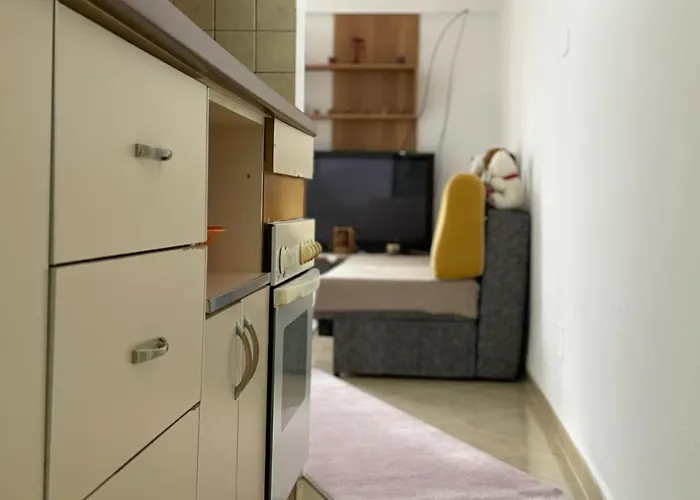 & Hospitality 4* בראט
