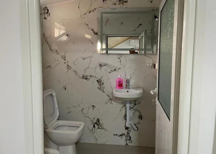 & Hospitality 4* בראט