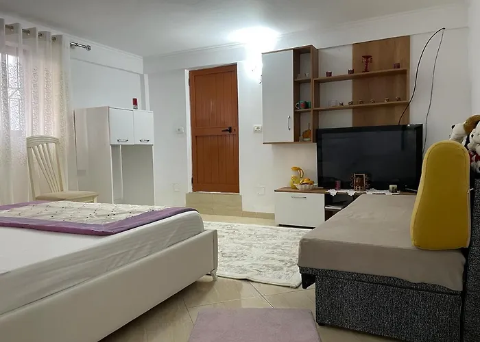 & Hospitality 4* בראט