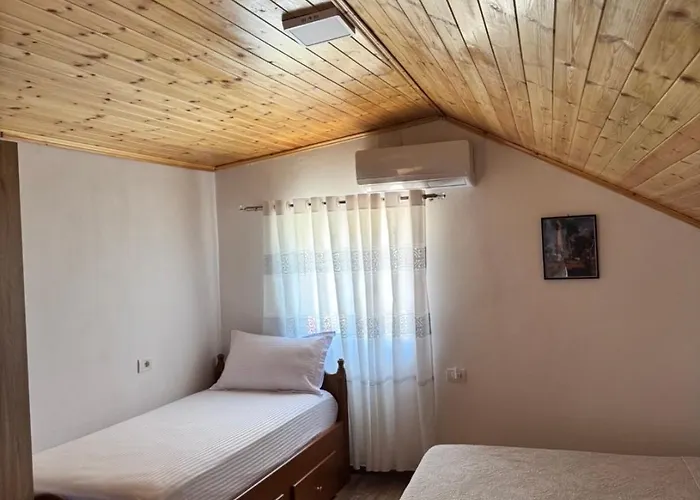 & Hospitality בית הארחה