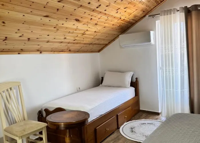 & Hospitality בית הארחה